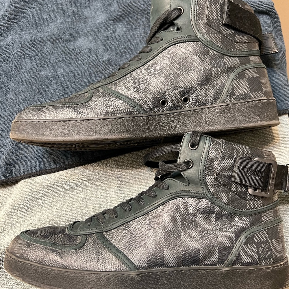 Men’s Louis Vuitton shoes - Picture 2 of 8